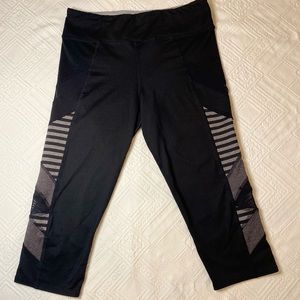 Splendid Black Capri Yoga Athletic Leggings